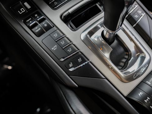 Used 2013 Porsche Cayenne Turbo AWD/4WD image 23