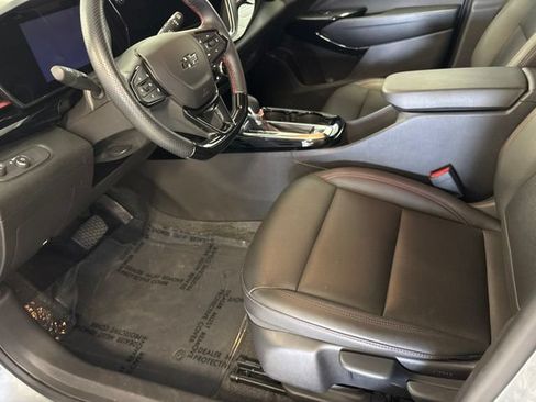 Used 2025 Chevrolet Trax RS w/ Sunroof Package FWD image 18