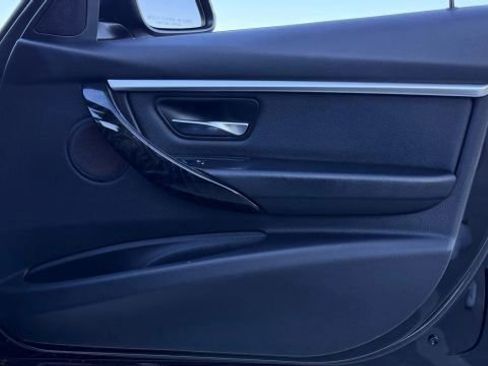 Used 2018 BMW 330i xDrive Sedan w/ Convenience Package image 17