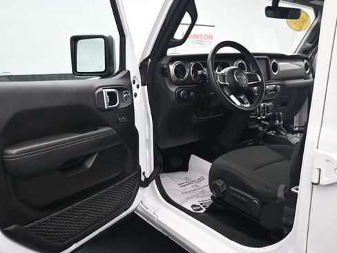 Used 2023 Jeep Gladiator Overland AWD/4WD image 15