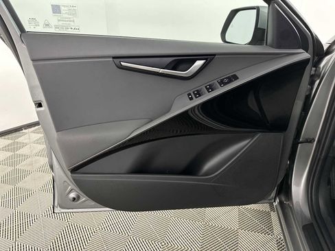 Used 2023 Kia Niro EX image 16