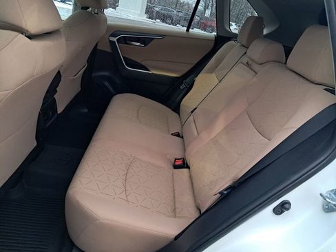 Used 2021 Toyota RAV4 XLE image 13