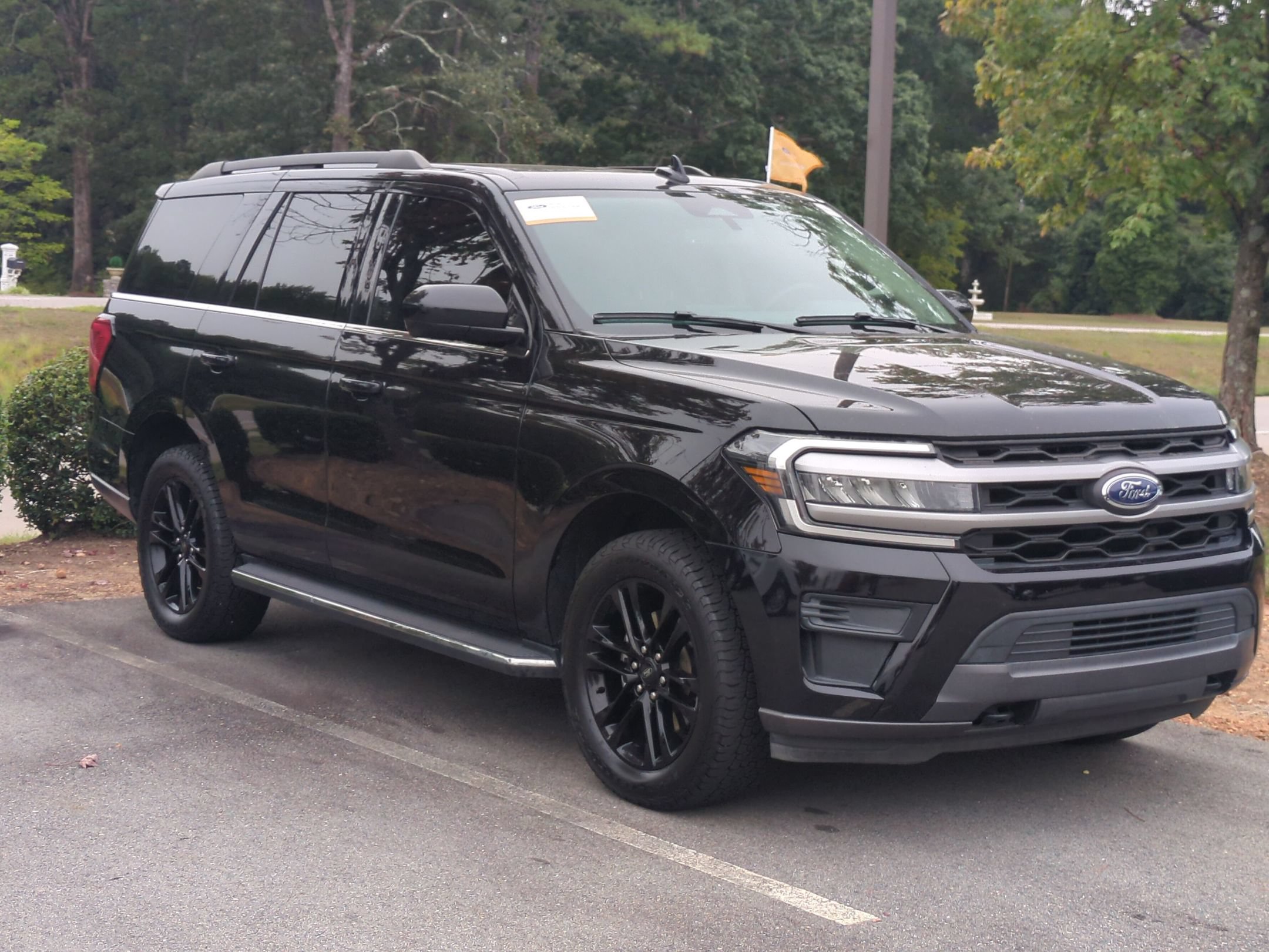 Certified 2022 Ford Expedition XLT AWD/4WD image 2