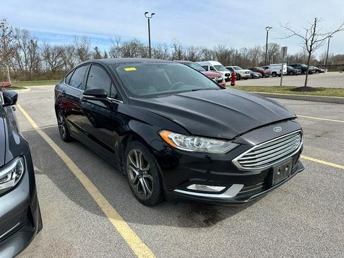 Used 2017 Ford Fusion SE w/ Equipment Group 201A image 11