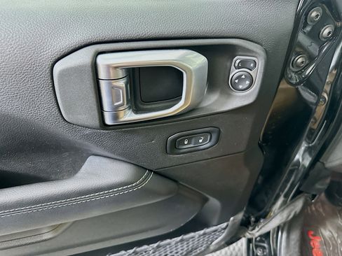 Used 2022 Jeep Wrangler Sahara w/ Cold Weather Group image 15