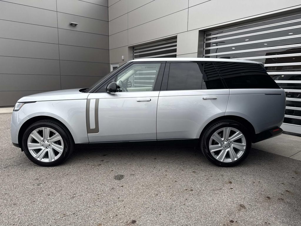 Used 2023 Land Rover Range Rover SE AWD/4WD image 4