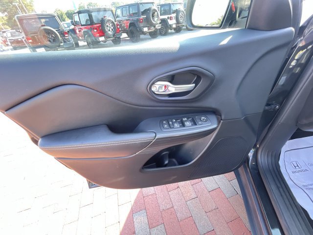 Used 2016 Jeep Cherokee Limited FWD image 23