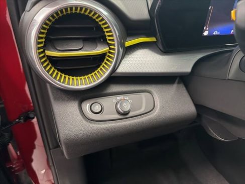 New 2026 Chevrolet Trax LT w/ Sunroof Package image 16