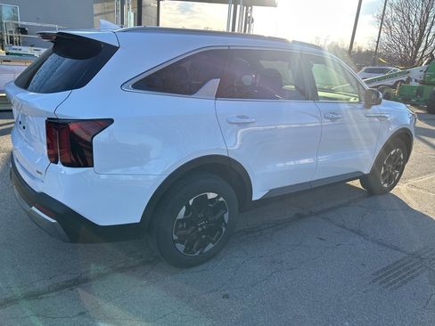 Certified 2024 Kia Sorento S w/ Panoramic Sunroof Package image 7