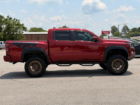 Used 2022 Nissan Frontier SV AWD/4WD image 10
