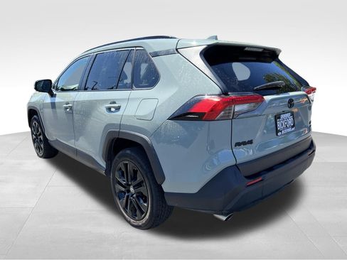 Used 2022 Toyota RAV4 XLE Premium AWD/4WD image 8