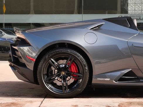 Used 2021 Lamborghini Huracan EVO image 11