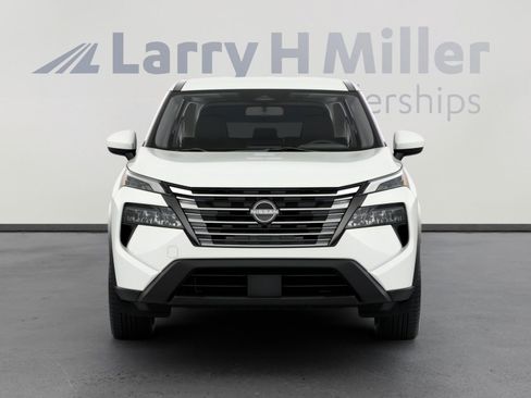 New 2026 Nissan Rogue SV FWD image 2