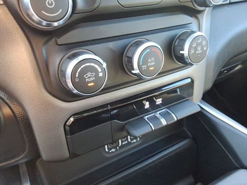 Used 2022 RAM 1500 Big Horn AWD/4WD image 32