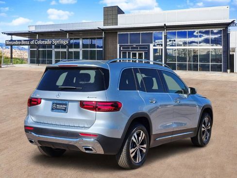 Used 2025 Mercedes-Benz GLB 250 4MATIC image 5