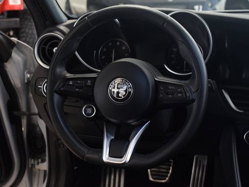 Used 2022 Alfa Romeo Giulia Ti RWD image 32