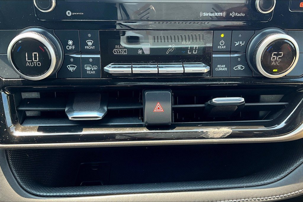 Used 2021 Toyota Highlander LE AWD/4WD image 27