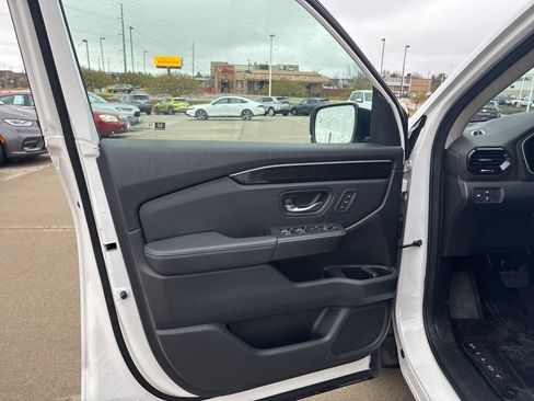 Used 2025 Honda Pilot Elite image 9