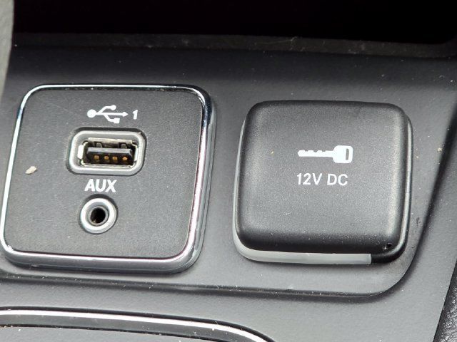 Used 2020 Jeep Cherokee Latitude w/ Cold Weather Group FWD image 12