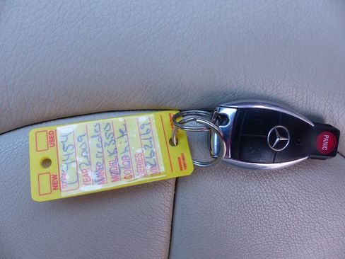 Used 2009 Mercedes-Benz CLK 350 Coupe image 41