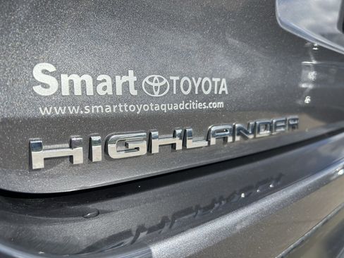 Certified 2024 Toyota Highlander XLE image 8