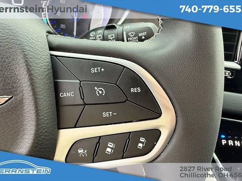 Used 2024 Chrysler Pacifica Touring-L FWD image 21