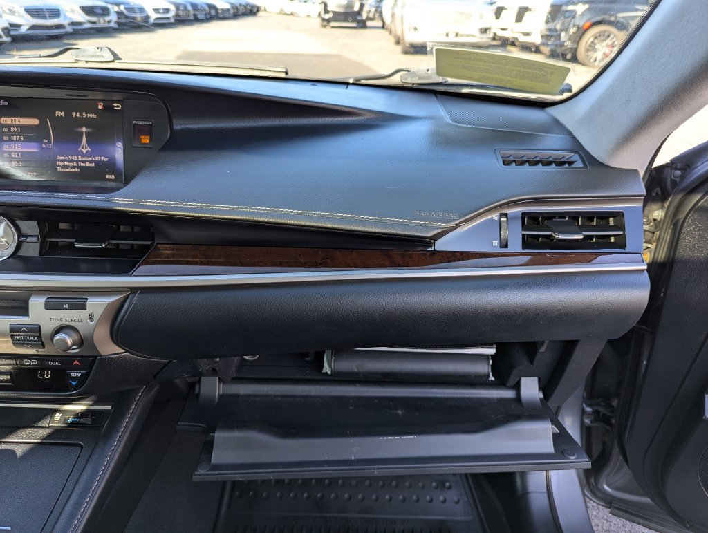 Used 2016 Lexus ES 350 w/ Premium Package w/Wood Trim FWD image 37