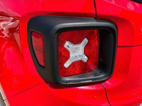 Used 2023 Jeep Renegade Latitude AWD/4WD image 24