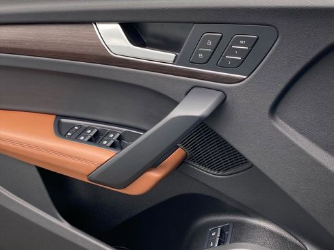 Used 2024 Audi Q5 e Premium Plus w/ Premium Plus Package image 19