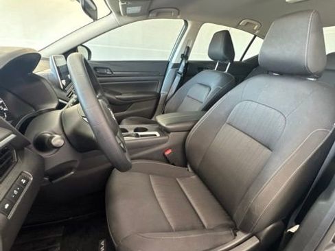 Certified 2025 Nissan Altima 2.5 S FWD image 9