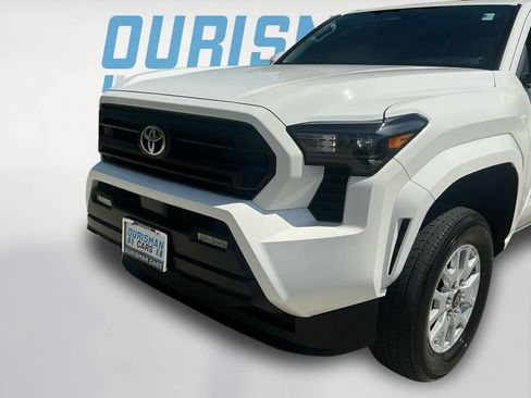 Certified 2024 Toyota Tacoma SR5 AWD/4WD image 23