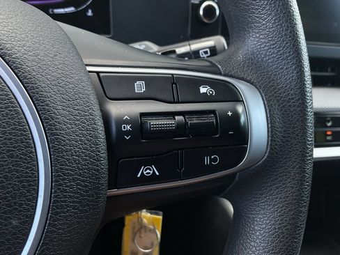 Used 2025 Kia Sportage LX FWD image 24