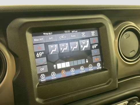 Used 2021 Jeep Gladiator Sport image 19