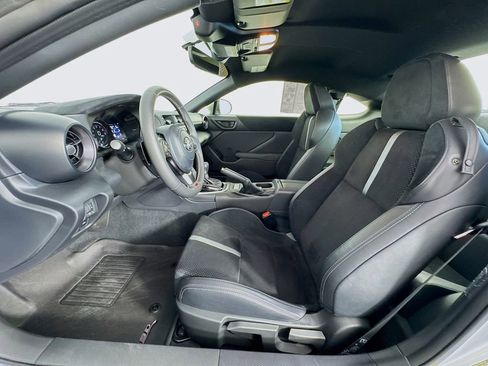 Used 2024 Toyota GR86 Premium image 15