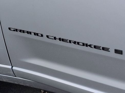 New 2025 Jeep Grand Cherokee Summit w/ Obsidian Package image 13