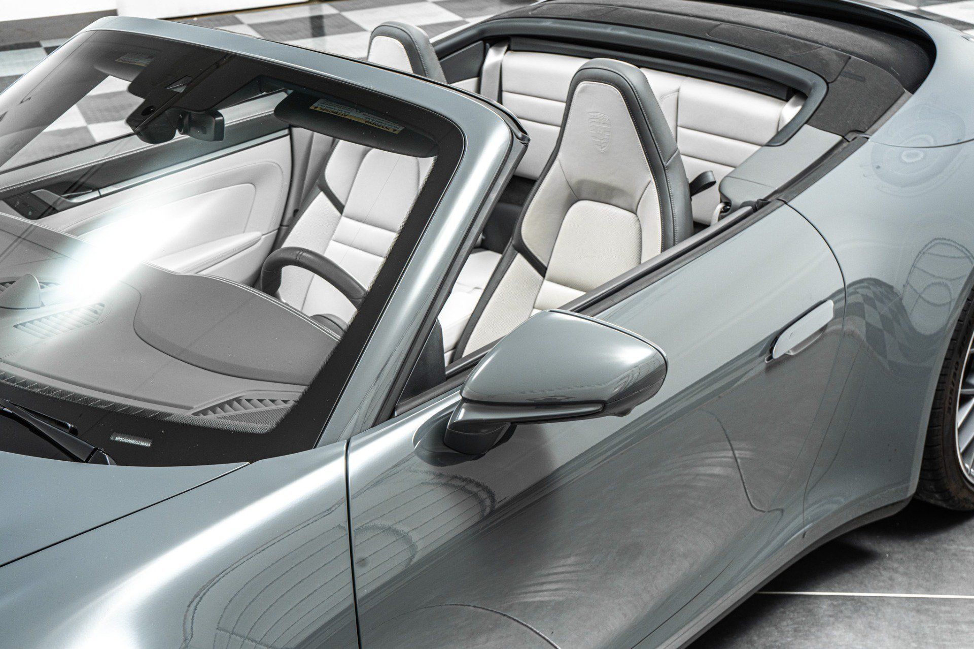 Used 2025 Porsche 911 Carrera RWD image 36