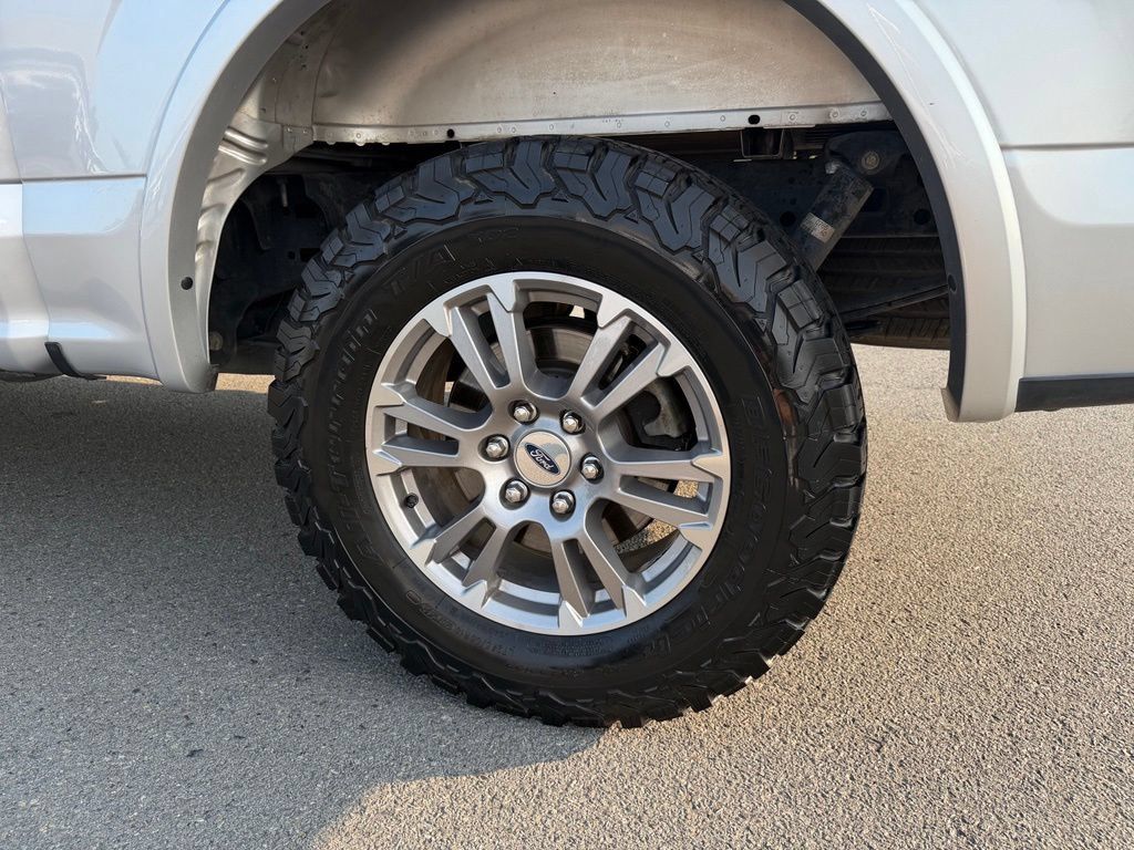 Used 2019 Ford F150 Lariat RWD image 32