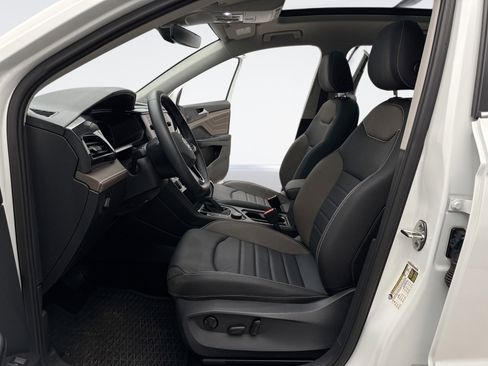 Used 2024 Volkswagen Taos SEL image 11