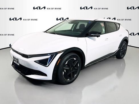 New 2026 Kia EV6 Wind RWD image 3
