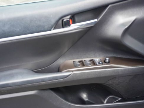 Used 2023 Toyota Camry SE FWD image 18