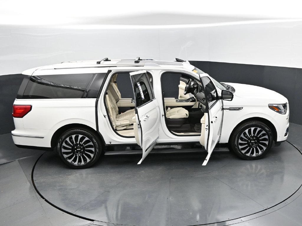 Used 2021 Lincoln Navigator L Black Label w/ Cargo Convenience Package AWD/4WD image 33