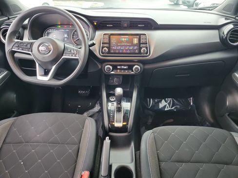 Certified 2020 Nissan Kicks SV image 9