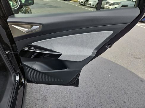New 2025 Volkswagen ID.4 Pro image 29