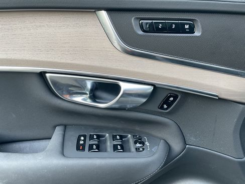 Used 2025 Volvo XC90 B6 Plus image 39