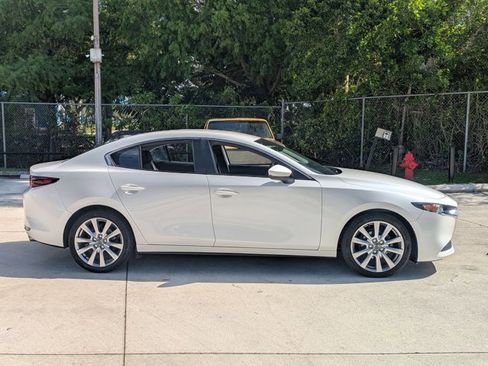 Used 2020 MAZDA MAZDA3 Sedan w/ Select Package image 4