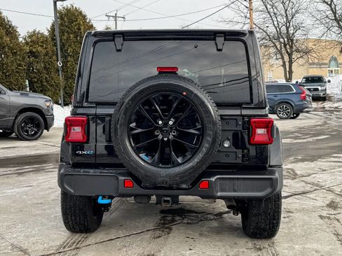 Used 2023 Jeep Wrangler Unlimited Sahara w/ Dual Top Group image 4