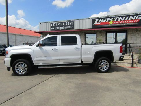 Used 2018 GMC Sierra 2500 Denali w/ Suspension Package, Off-Road image 2