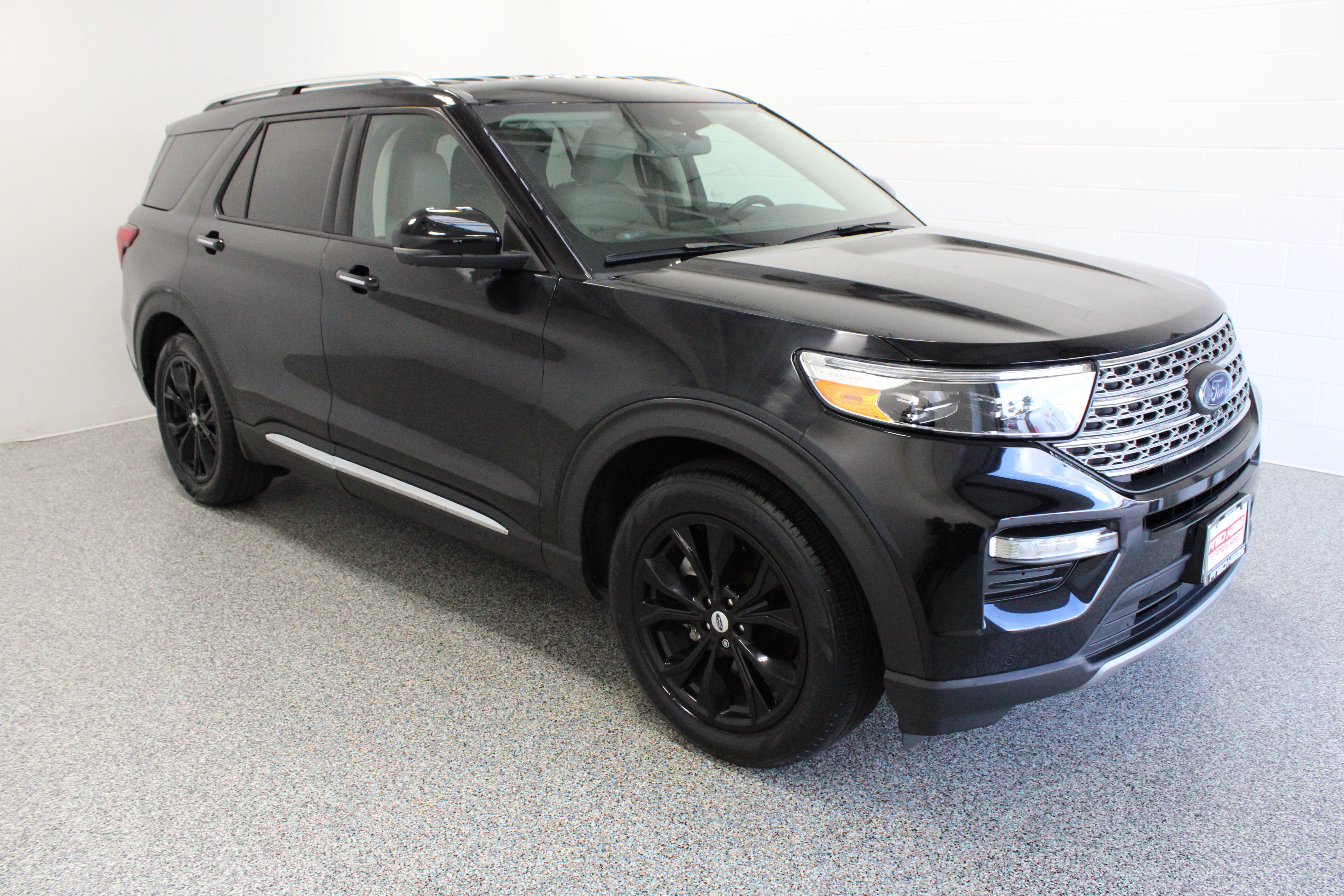 Used 2021 Ford Explorer Limited w/ Equipment Group 301A RWD image 4
