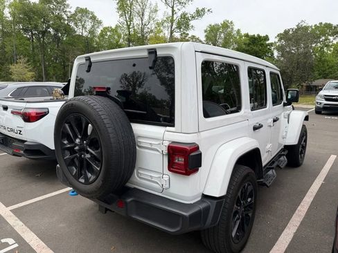 Used 2024 Jeep Wrangler Unlimited Sahara AWD/4WD image 4