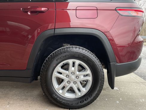 Used 2023 Jeep Grand Cherokee Laredo w/ MOPAR Finishing Package image 23